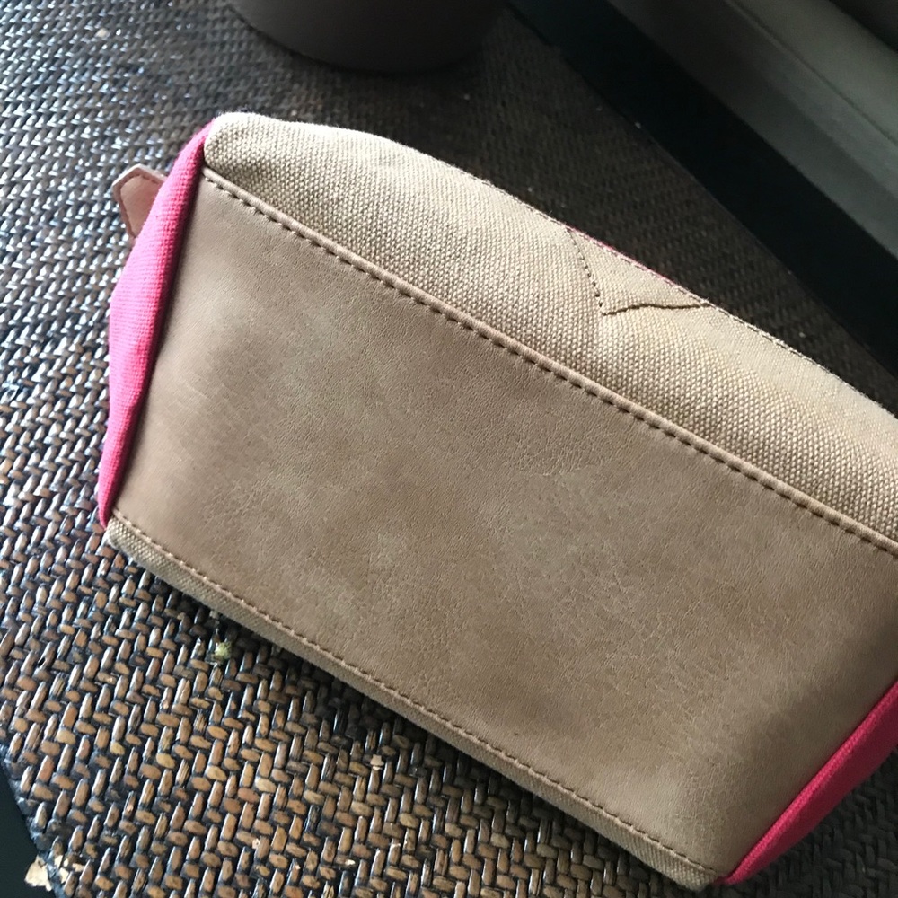 Toiletry bag - Picture 3 of 3